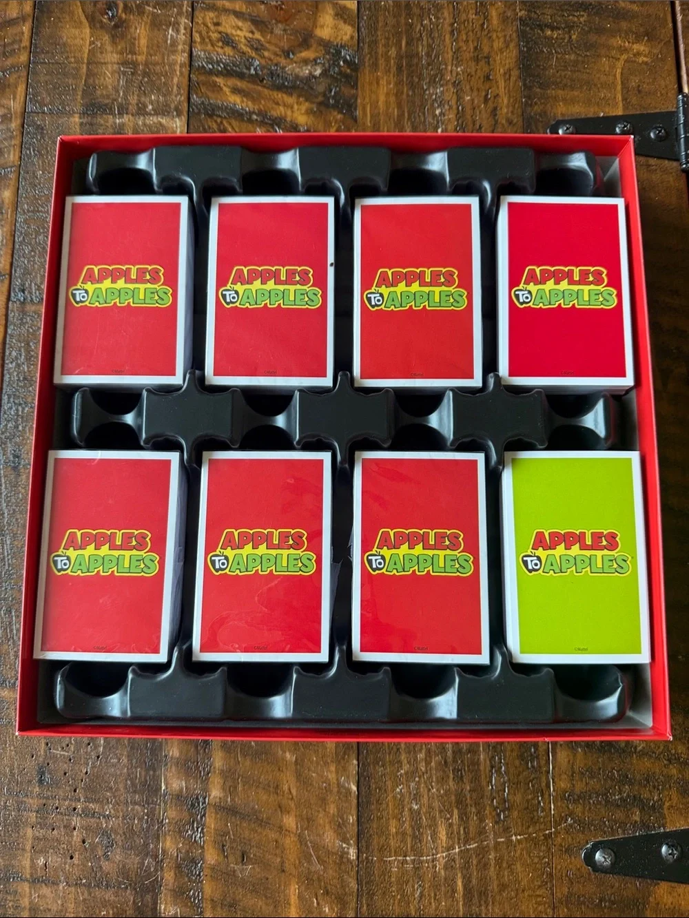 Mattel Apples to Apples Family Party Card Game 4-8 Players Ages 12+